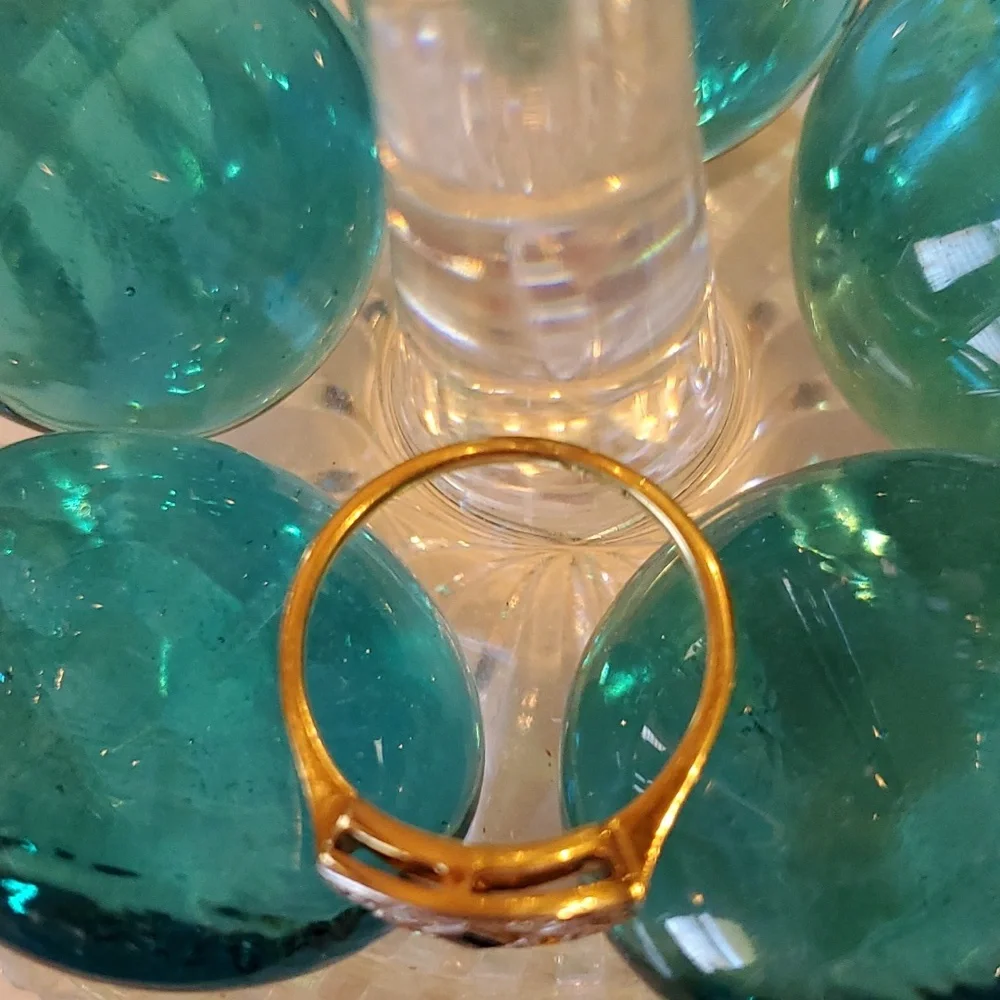 Vintage Sapphire and Diamond Ring - Picture 2 of 6